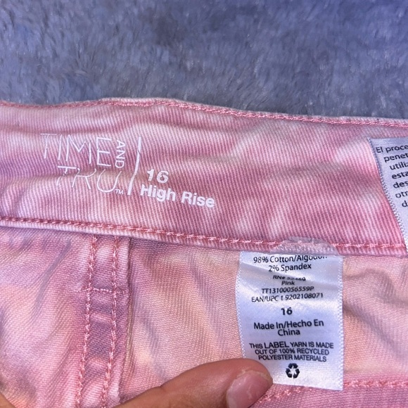 Pink ruffled jean shorts - Picture 4 of 4